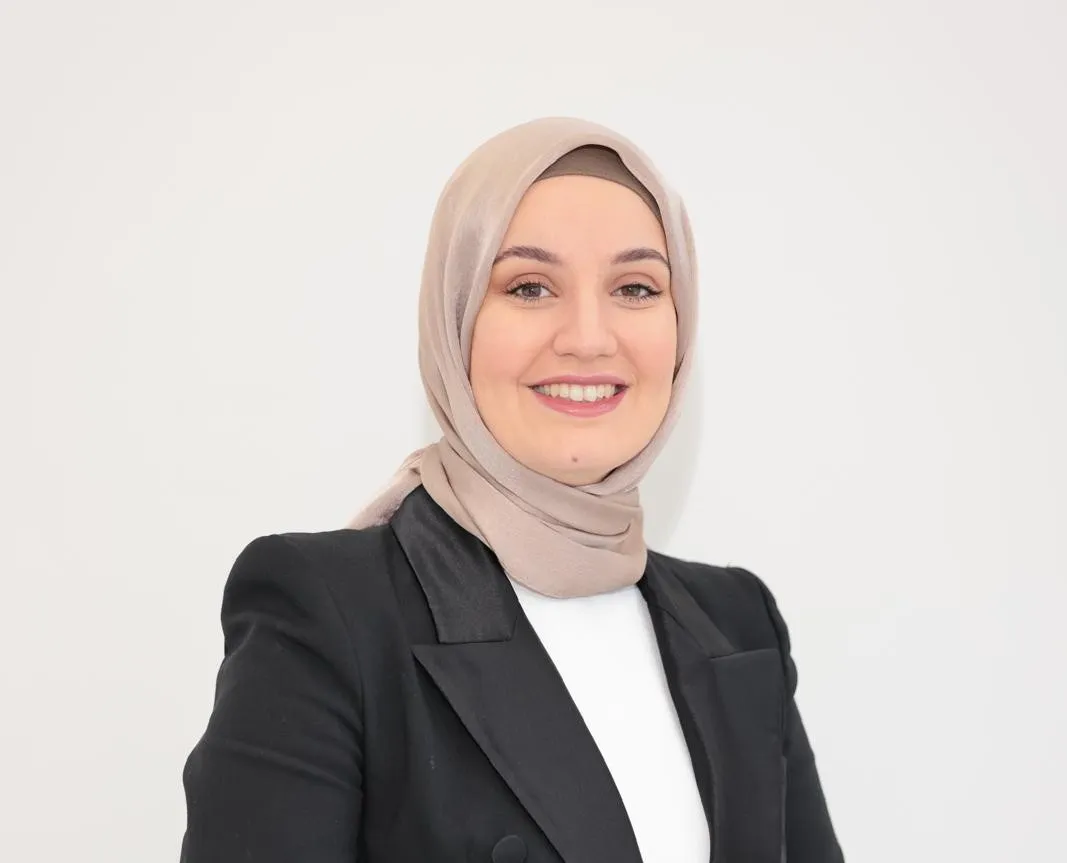 Dr. Isra Qadir Agha - Best Family Dentist in Vernon Dental Clinic in North Oakville